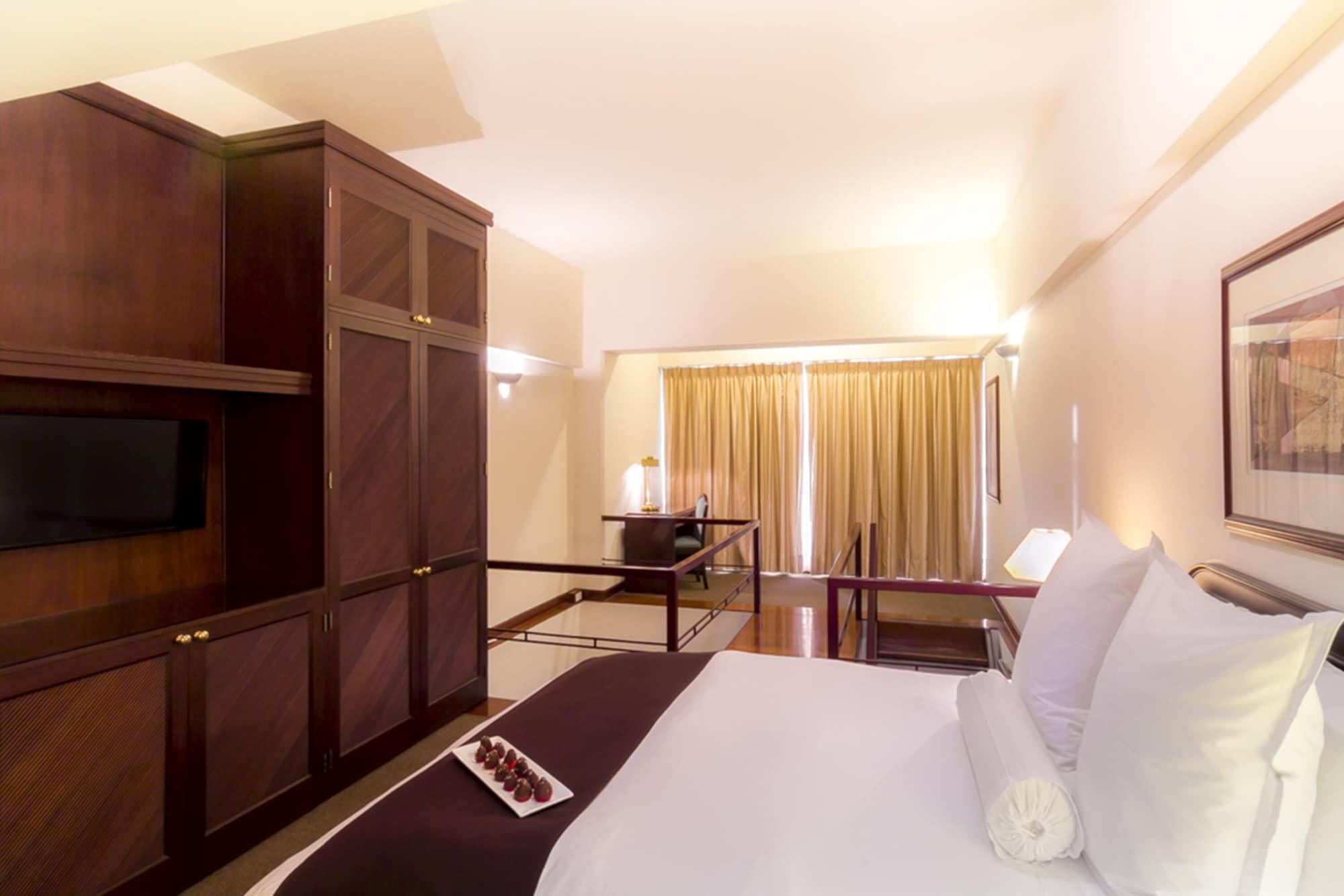 Thunderbird Hotel Fiesta & Casino Lima Room photo